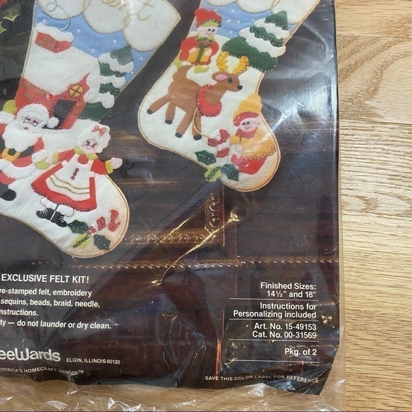 Vintage Leewards Santa’s Village Stocking Kit NEW Parent Child Santa Mrs Claus - Picture 3 of 4